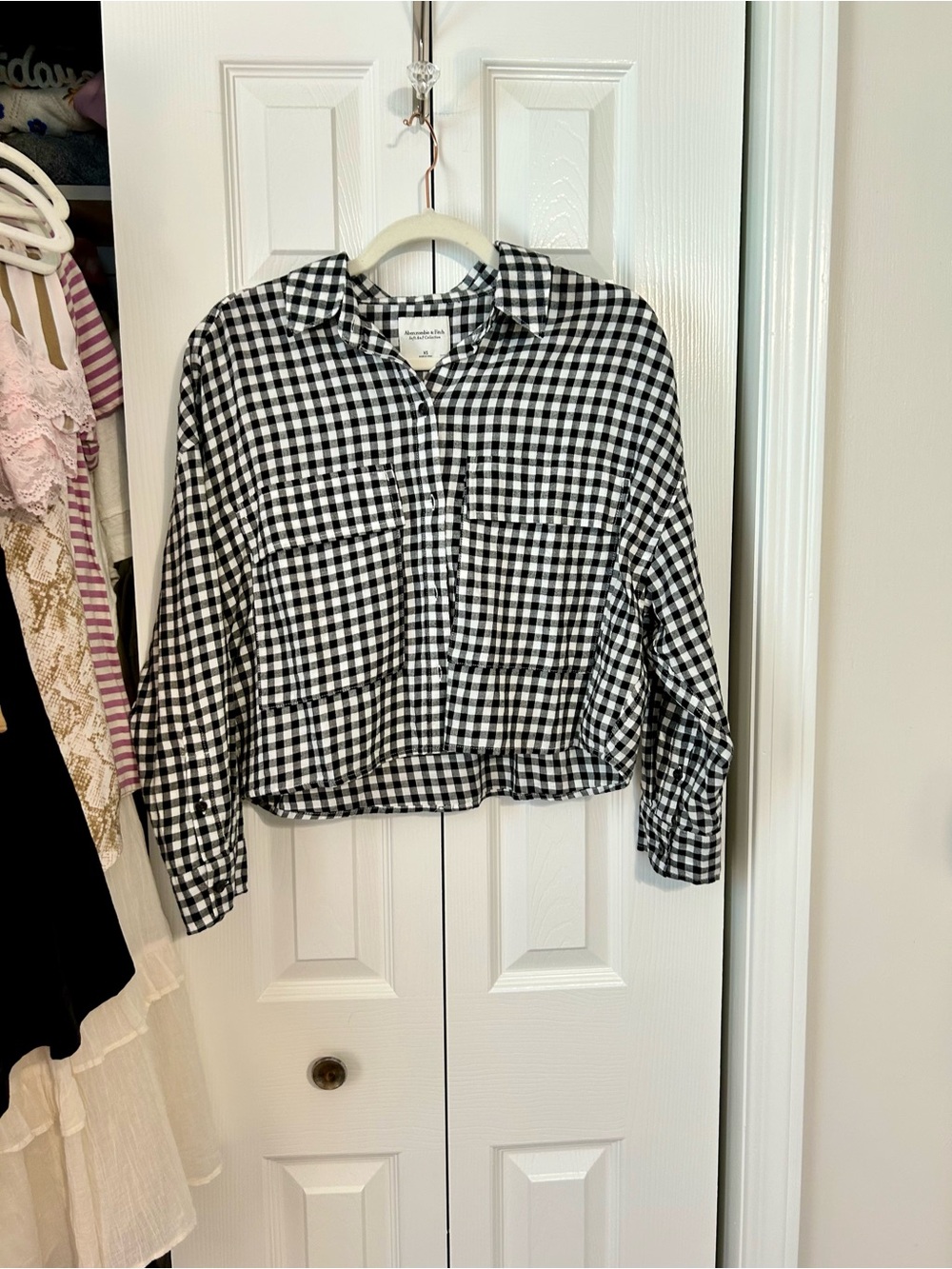 Abercrombie & Fitch Black & White Gingham Cropped Button Down Shirt
